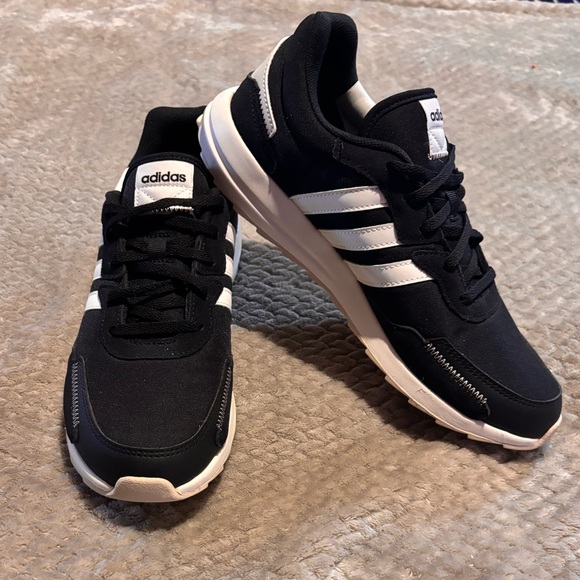 ADIDAS black & white running SNEAKERS size 9 - Picture 10 of 10